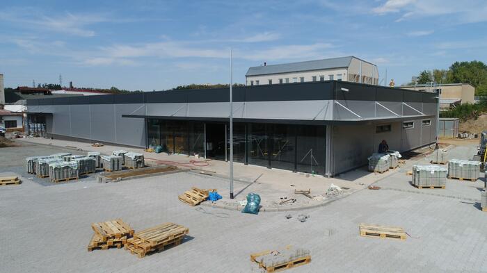 Výstavba prodejních hal a obchodních center | O montovaných obchodních halách a montovaných prodejnách/nákupních centrech