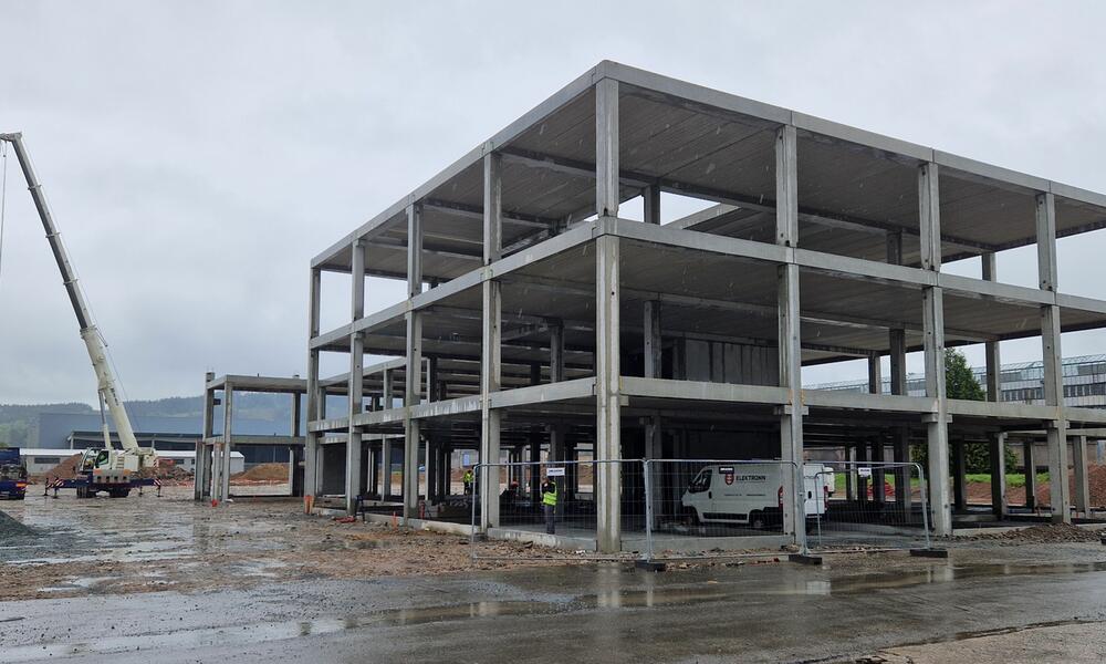 Sídlo společnosti Dekakom - Montovaná betonová hala