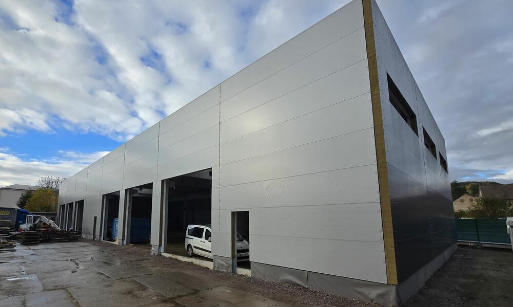 Servisní a skladová hala Pirell