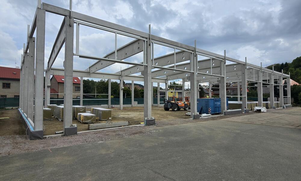 Servisní a skladová hala Pirell